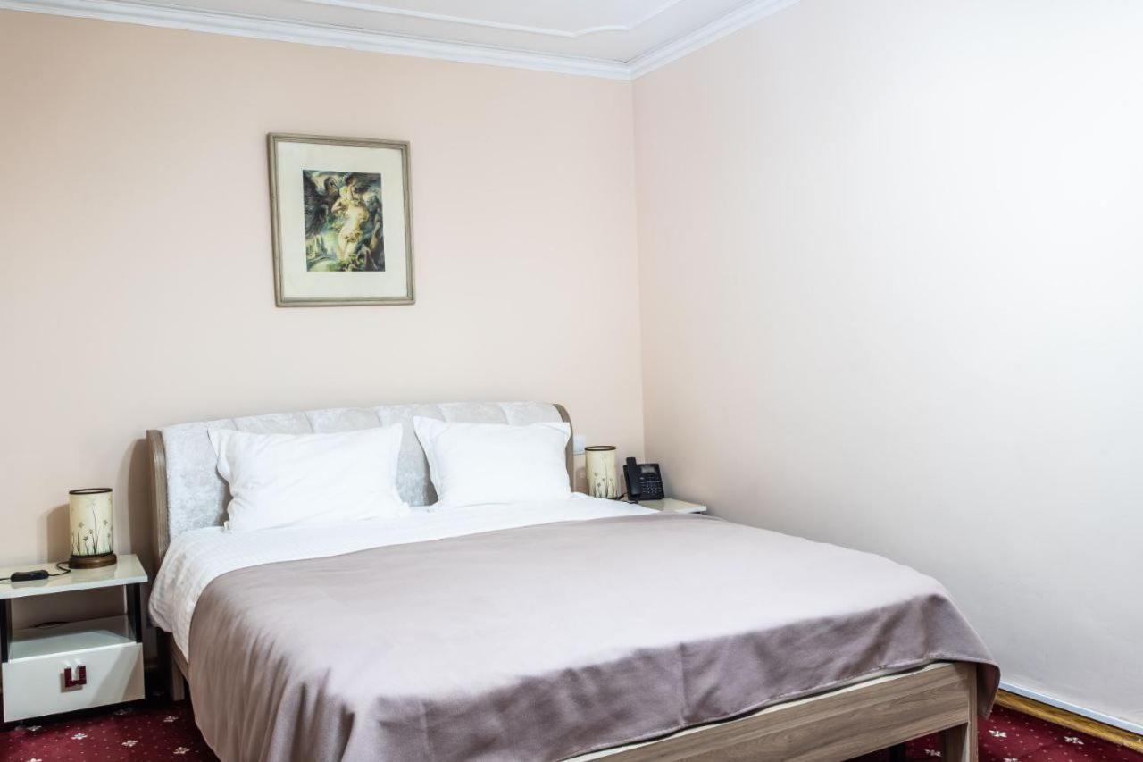 Star Rent Hotel Kiszyniów Zewnętrze zdjęcie